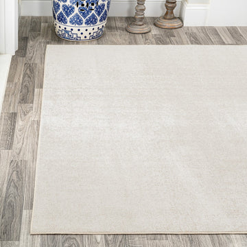 Twyla Classic Solid Low-Pile Machine-Washable Area Rug